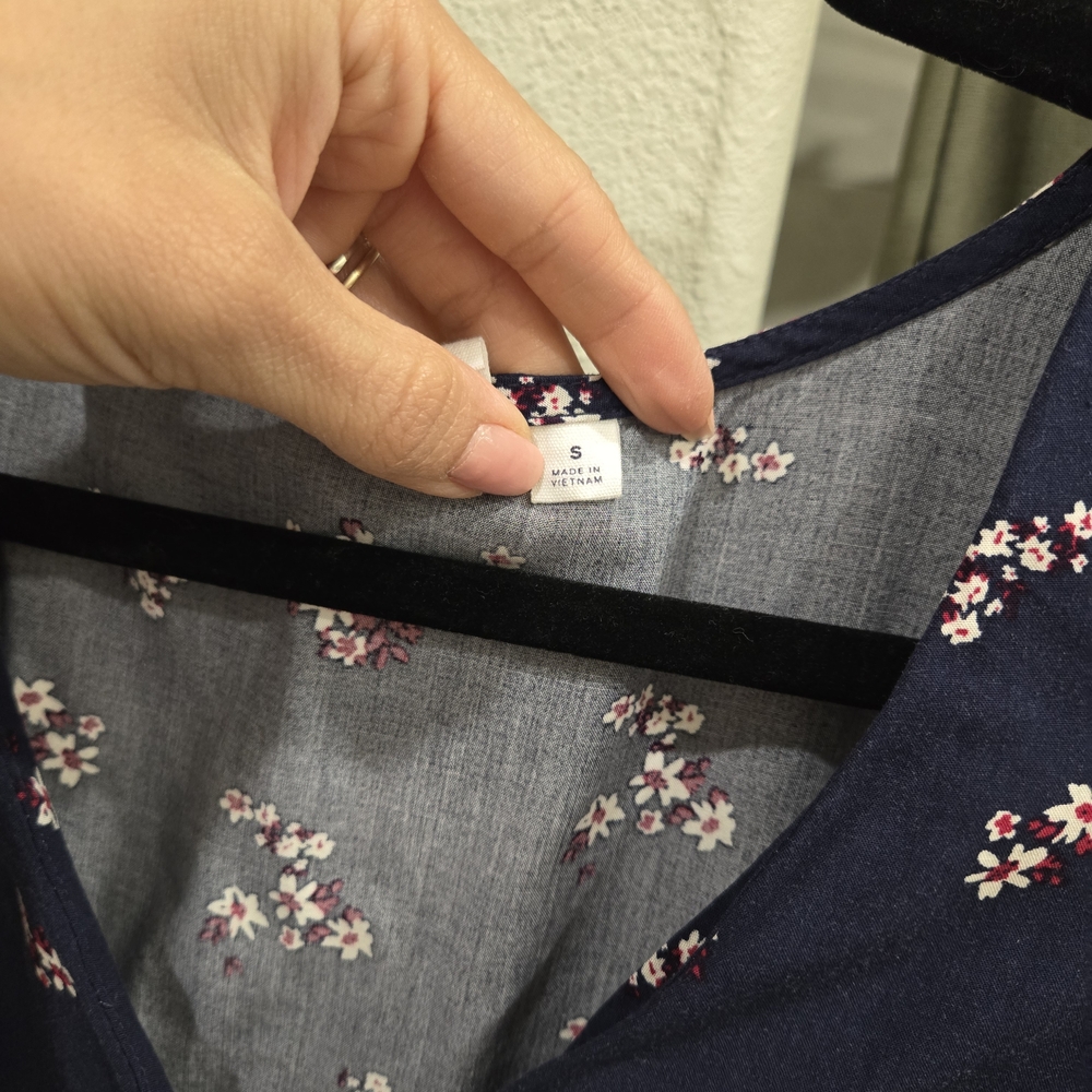 Navy Floral V-Neck Short Sleeve Dress - Picture 4 of 5
